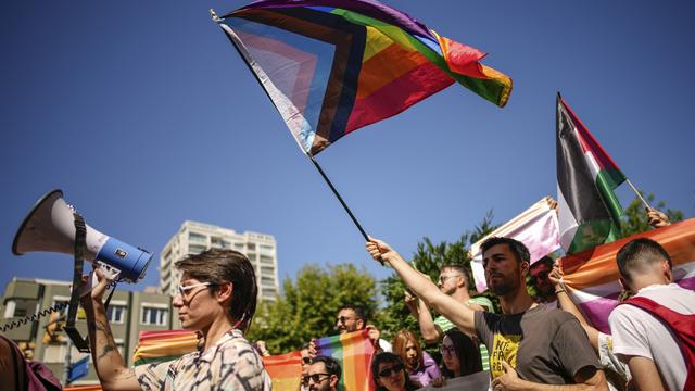 Istanbul: Hunderte nehmen trotz Verbots an LGBTQ-Pride-Parade teil