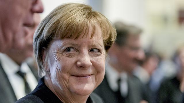 70. Geburtstag: Schröder würdigt Angela Merkel als 