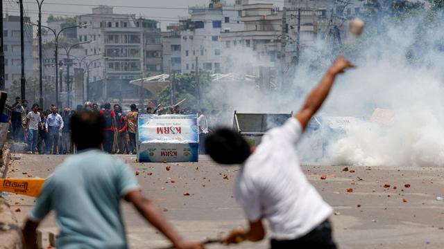 Bangladesch: Demonstrierende setzen TV-Sender in Dhaka in Brand