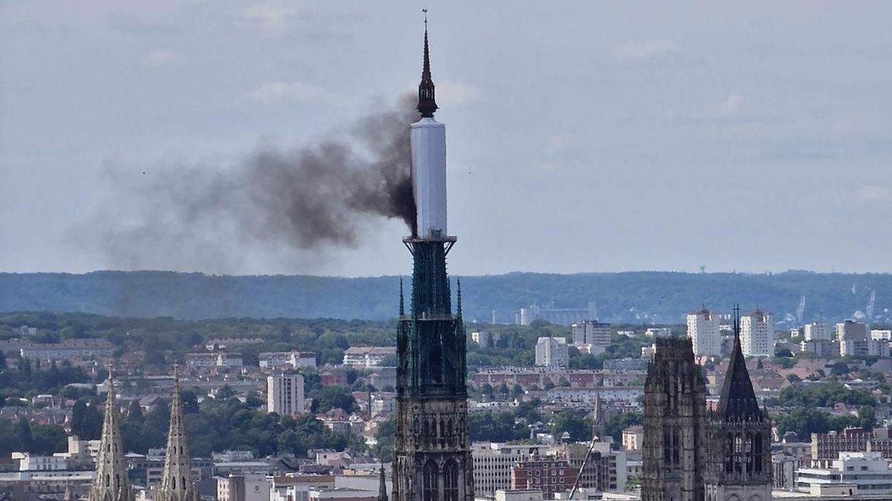 Frankrijk: Er brak brand uit in de kathedraal van Rouen