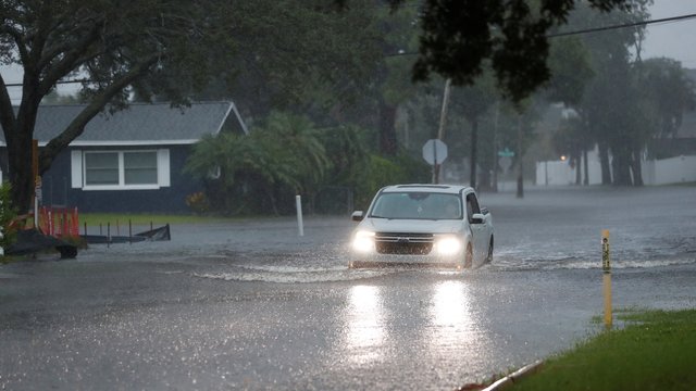 USA: Schwerer Tropensturm steuert auf Florida zu