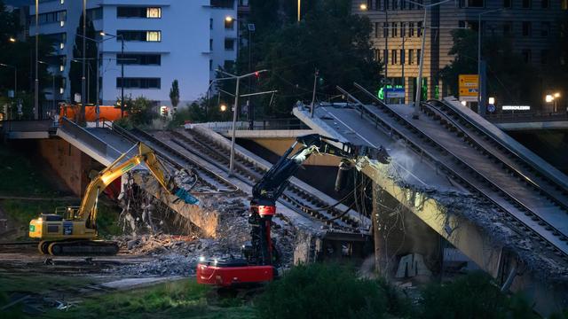 Dresden: Weitere Teile der Carolabrücke bei Abrissarbeiten eingebrochen