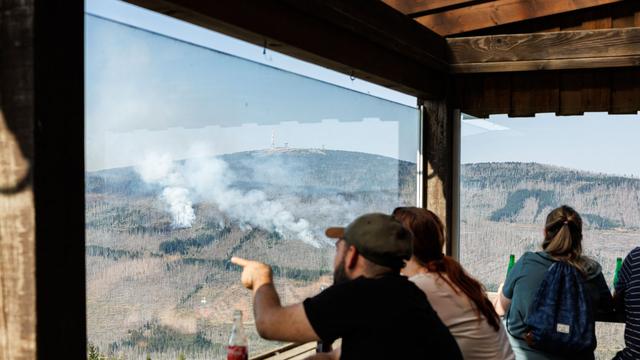 Waldbrand im Harz: Feuerwehr setzt wegen Feuers am Brocken Drohnen ein