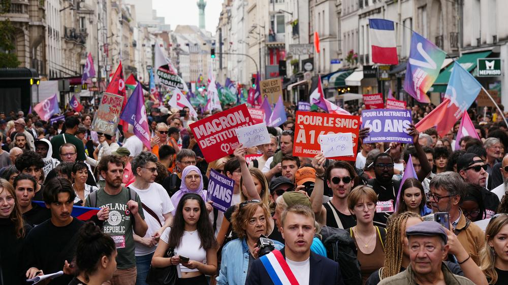 Regierungsbildung in Frankreich: Die linke Partei Insoumise und andere Gruppen haben zu Protesten aufgerufen.