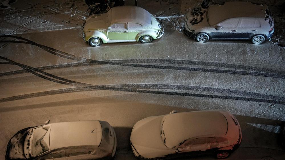 Winterwetter: Schneefall Sorgt Für Flugausfälle, Bahnchaos Und 