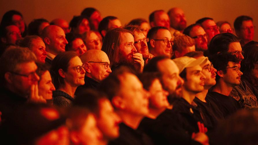 ZEIT Podcast-Tour 2025: Die Lange Nacht der ZEIT in Hamburg und Wien