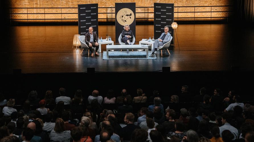 ZEIT Podcast-Tour 2025: Die Lange Nacht der ZEIT in Hamburg und Wien