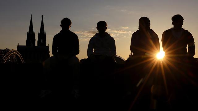Studie über die junge Generation: Junge Menschen schauen wieder hoffnungsvoller in ihre eigene Zuku…