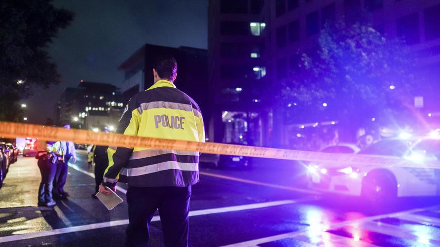 Washington, D. C.: Police officers on the scene where two people were shot and killed near the Capital Jewish Museum in Washington, DC, USA, 22 May 2025. According to a social media post by the US Homeland Security Secretary Kristi L. Noem, the two people killed were staff  at the Israeli embassy. EPA-EFE/WILL OLIVER