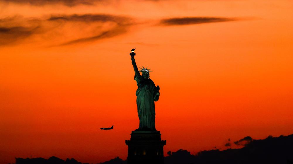 Sommerferien: Willkommen in den USA: Aber bevor Sie sich die Freiheitsstatue ansehen, gibt es Sicherheitskontrollen, Anmeldeformulare und klare Regeln.
