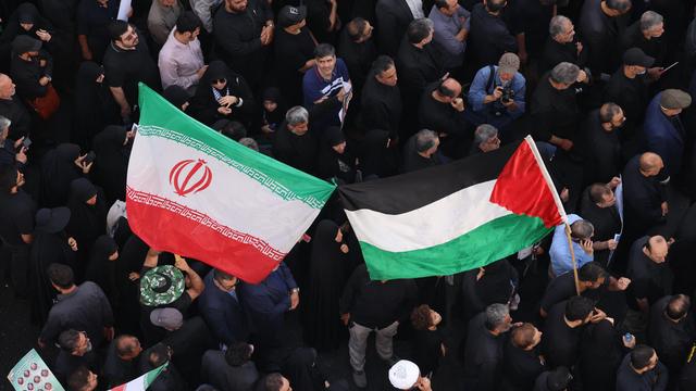 Staatliche Trauerfeier im Iran: Hunderttausende Iraner trauern um getötete Spitzenkommandeure