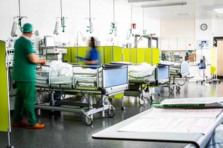 Gewalt gegen medizinisches Personal: Ärztinnen und Pfleger in einem Klinikum