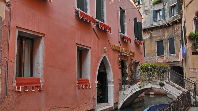 Cyberkriminalität: Hacker erbeuten Pässe von zehntausenden Urlaubern in Italien