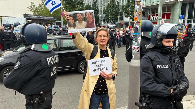 Karoline Preisler: FDP-Politikerin bei Pro-Palästina-Demo bedrängt und verletzt