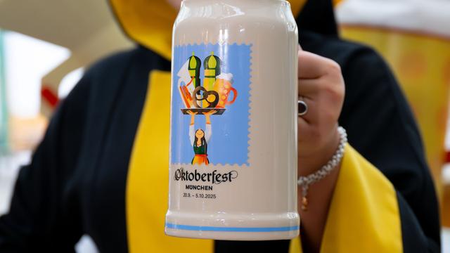 Oktoberfest: Offizieller Oktoberfest-Maßkrug ist den Bedienungen gewidmet