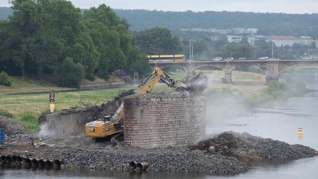Carolabrücke : Dresden zahlt für Abriss der Carolabrücke deutlich mehr als geplant