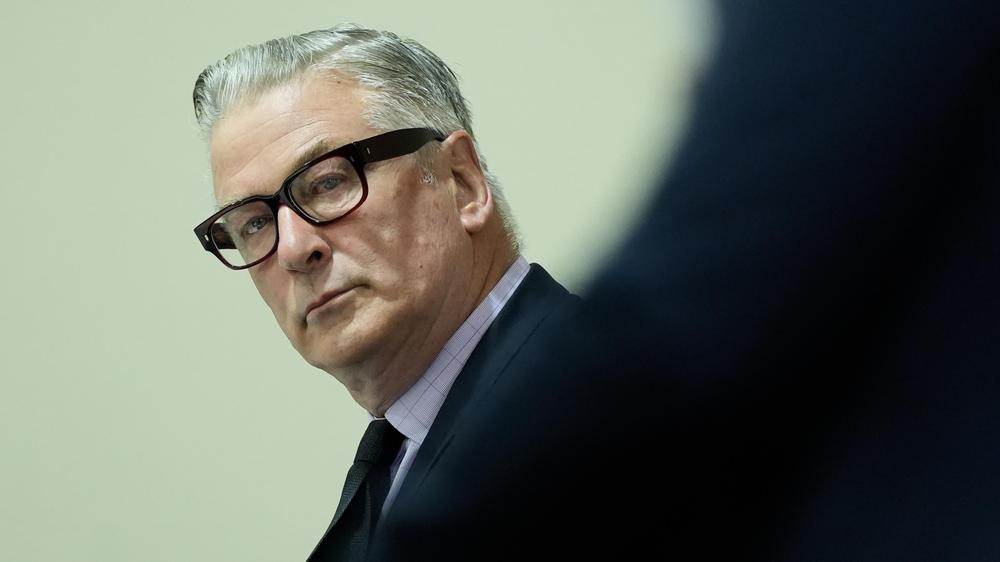  Alec Baldwin hantierte bei Dreharbeiten mit einer Waffe, aus der sich ein tödlicher Schuss löste.