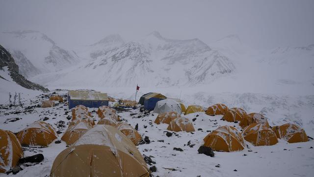 Bergsteigen: Bergungstrupps retten Hunderte Touristen vom Mount Everest