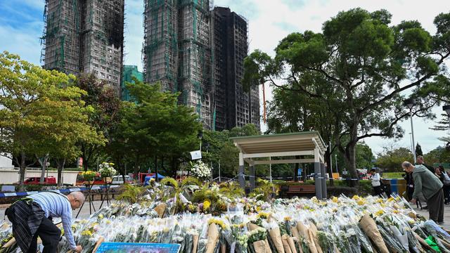 Hochhausbrand in Hongkong: Gerüstabdeckung in Hongkong soll gegen Brandschutz verstoßen haben