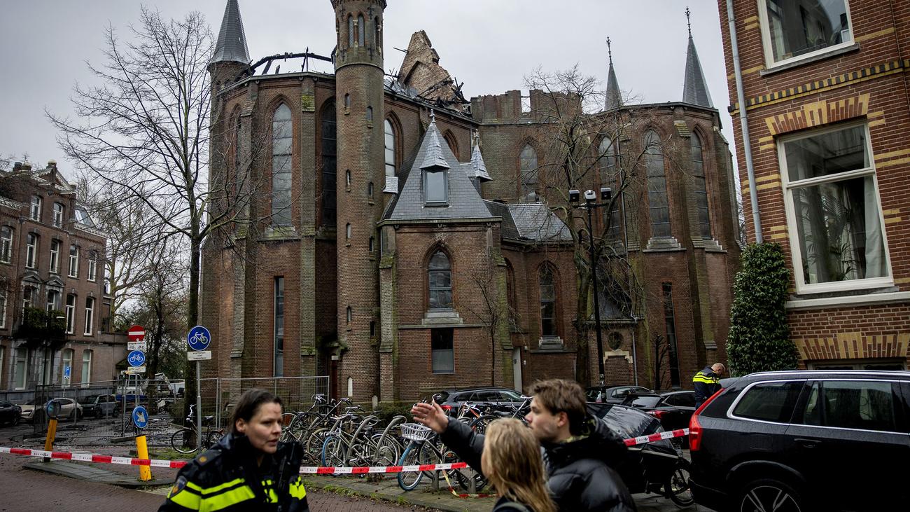 Silvesternacht in den Niederlanden: Bekannte Kirche in Amsterdam durch Feuer zerstört