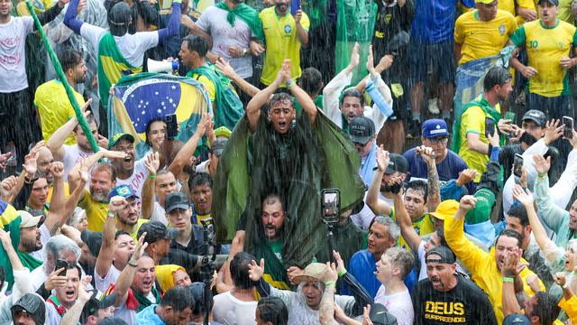 Brasilien: Zahlreiche Menschen durch Blitzeinschlag bei Bolsonaro-Demo verletzt