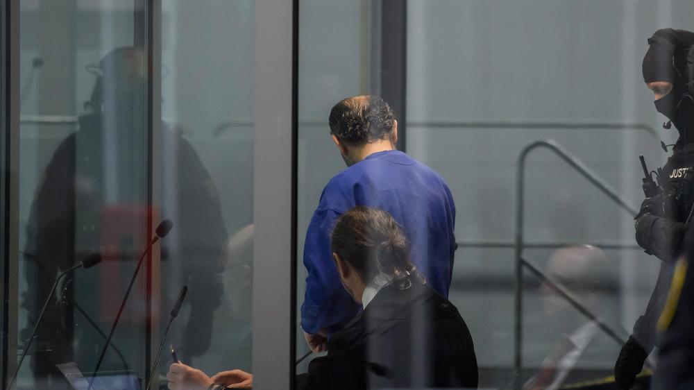 Anschlag in Magdeburg: Der Angeklagte hat eingeräumt, dass er mit einem Auto über den Magdeburger Weihnachtsmarkt gefahren ist. Dabei gab es mehrere Tote.