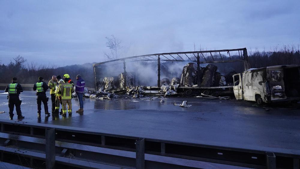 Extreme Glätte: Das Nachspiel eines teils tödlichen Unfalls auf der A 44 bei Paderborn