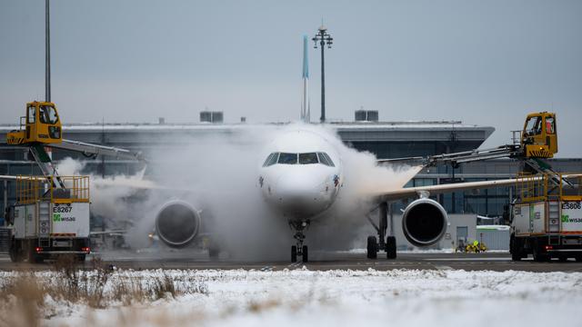 Flughafen Berlin: Alle Starts am Berliner Flughafen wetterbedingt gestoppt