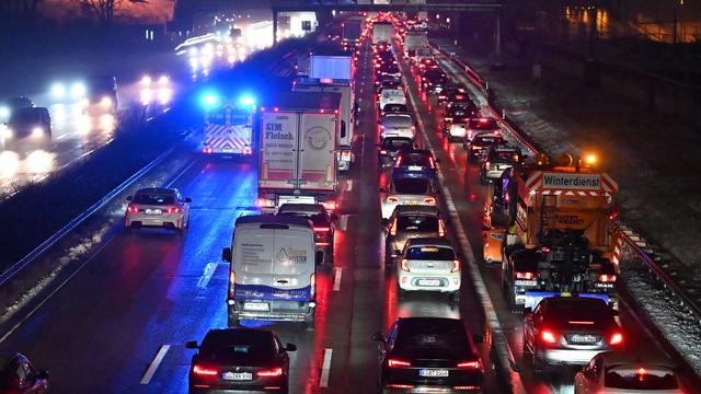 Winterwetter: Heftiger Schneefall verursacht Verkehrschaos in Hessen