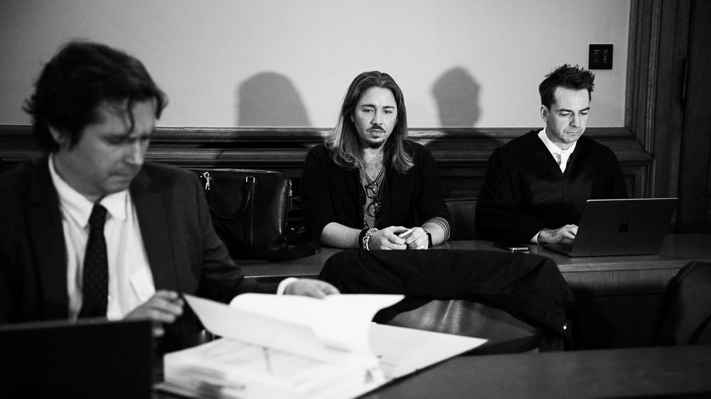 Markus W. und Gil Ofarim: Im November 2023 stand Gil Ofarim vor dem Leipziger Landgericht. Er entschuldigte sich dort bei seinem Opfer.