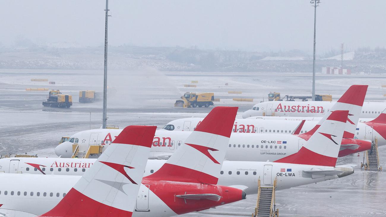 Österreich: Wiener Flughafen setzt wegen starken Schneefalls Betrieb aus