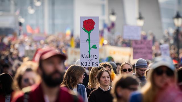 Frauenrechte: Rund 30.000 Menschen demonstrieren zum Weltfrauentag in Berlin 
