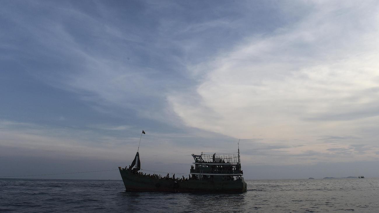 Flucht über Indischen Ozean: Mehr als 250 Menschen nach Bootsunglück vor Bangladesch vermisst