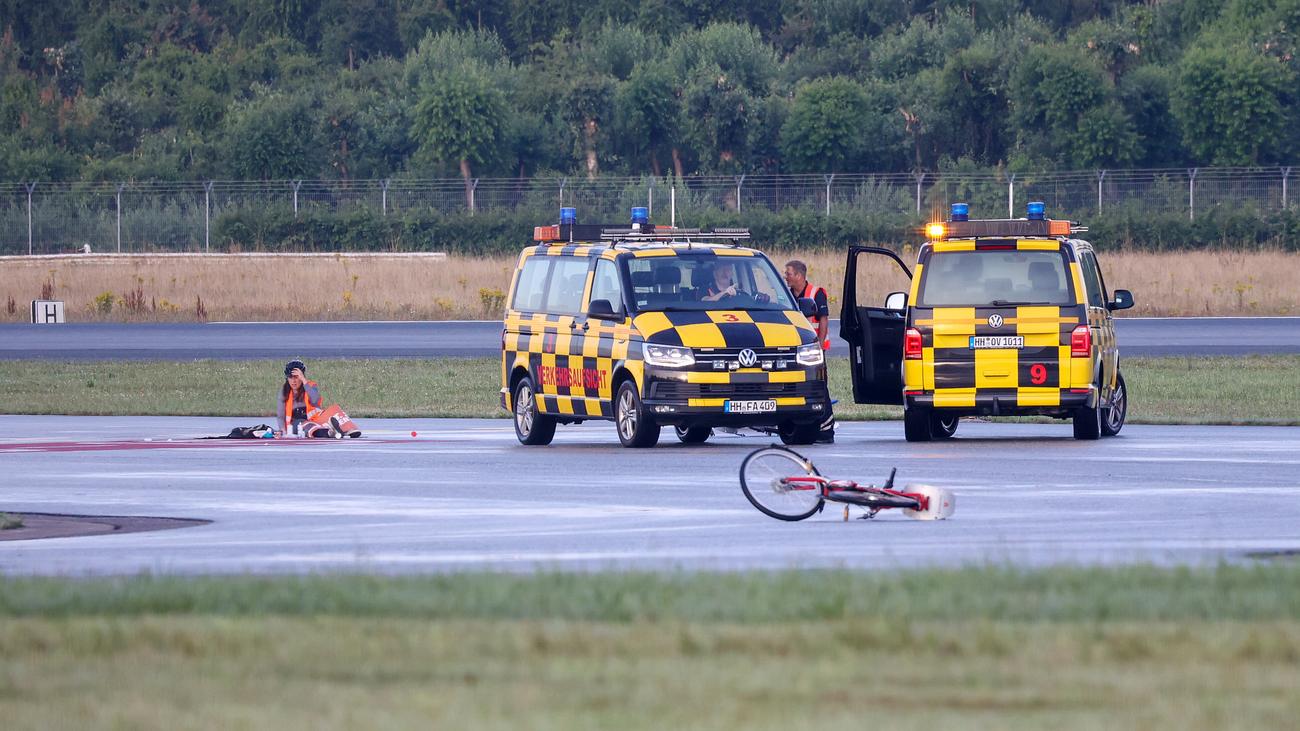 Flughafen-Blockade: Klimaaktivist wegen Blockade des Hamburger Flughafens verwarnt  