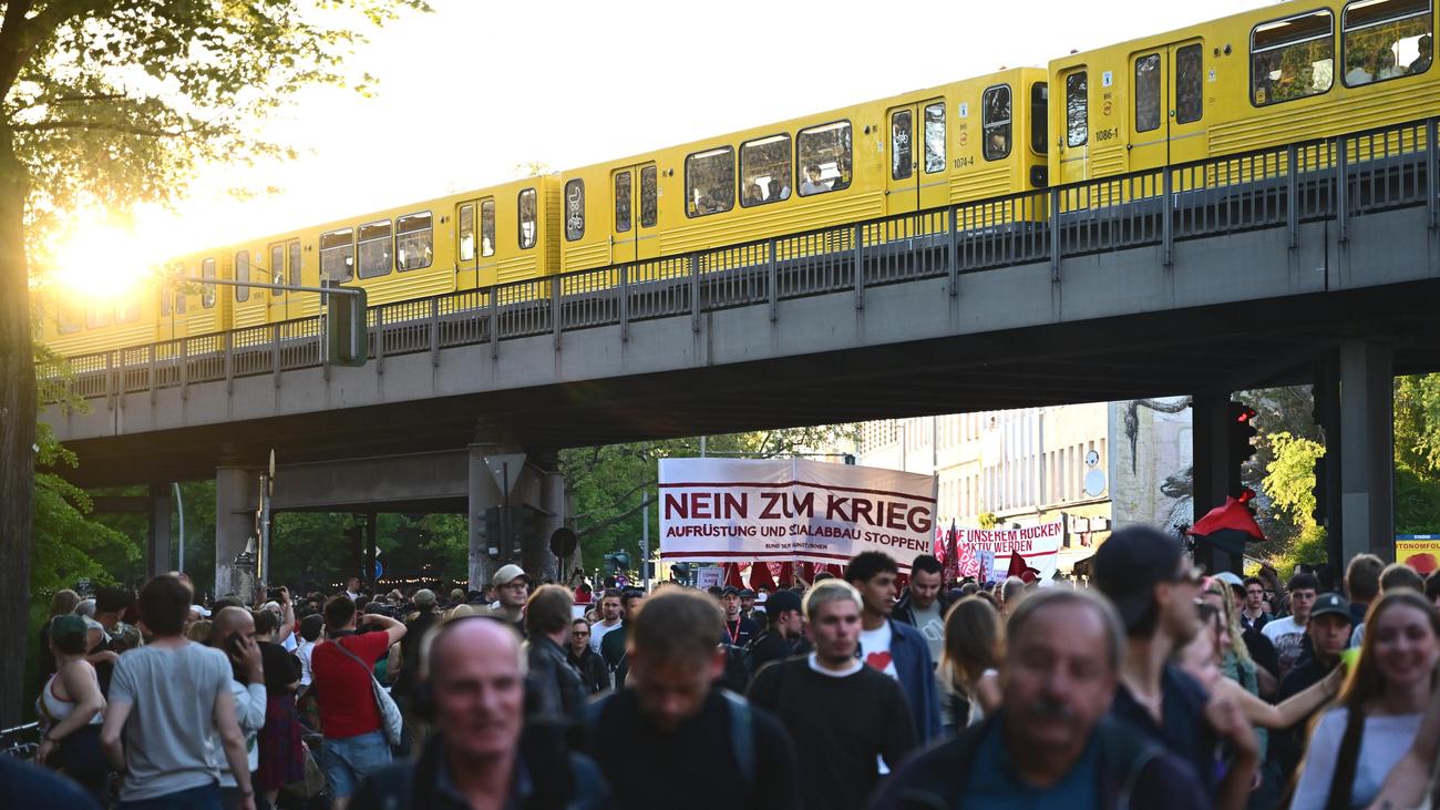 Tag der Arbeit: 1. Mai in Berlin verläuft weitgehend friedlich