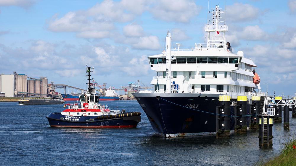 Hantavirus: Das vom Hantavirus betroffene Kreuzfahrtschiff ist in den Niederlanden angekommen.