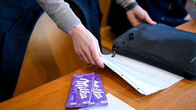 Mogelpackungen: Neue Milka-Verpackung mit weniger Inhalt darf nicht verkauft werden
