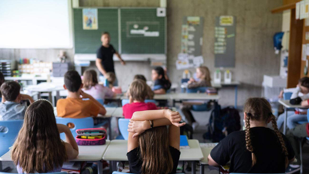Gesetzliche Krankenversicherung: Wirtschaftsweiser stellt Beamtenstatus für Lehrkräfte infrage