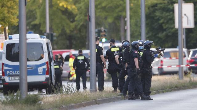 Polizeieinsatz in Berlin: Mann nimmt Geisel in Berliner Supermarkt