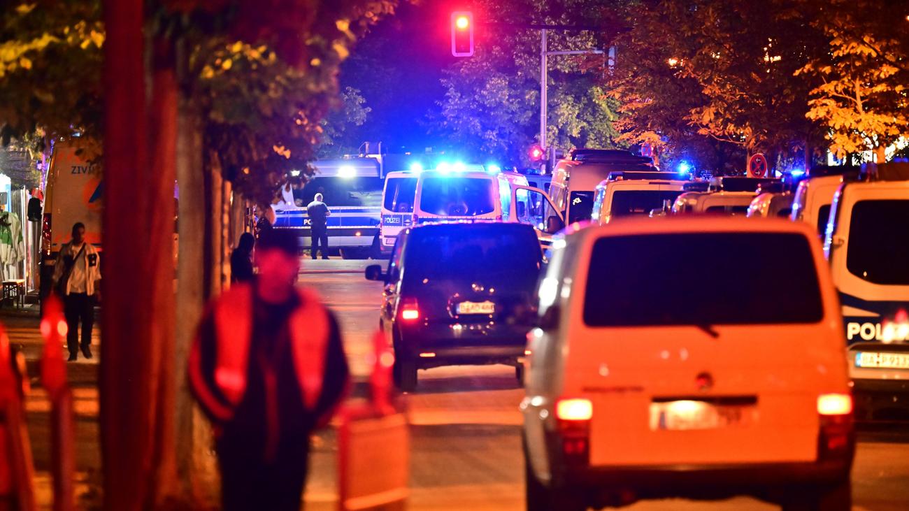 CSD Berlin: Kleinbus fährt in CSD-Menschenmenge – ein Toter und mehrere Verletzte