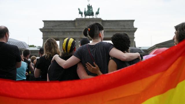 CSD Berlin: SPD will Schutz queerer Menschen im Grundgesetz verankern