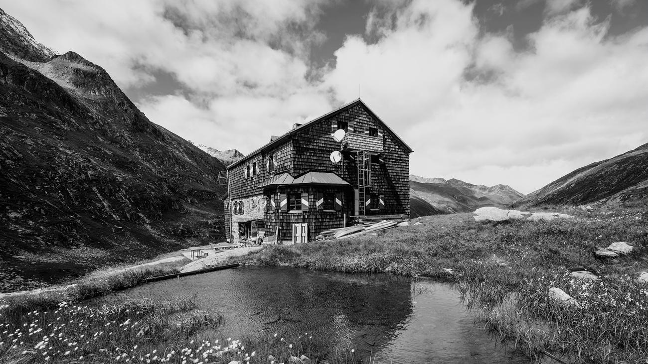 Hütten-Idyll: Graf Furz in der Berghütte