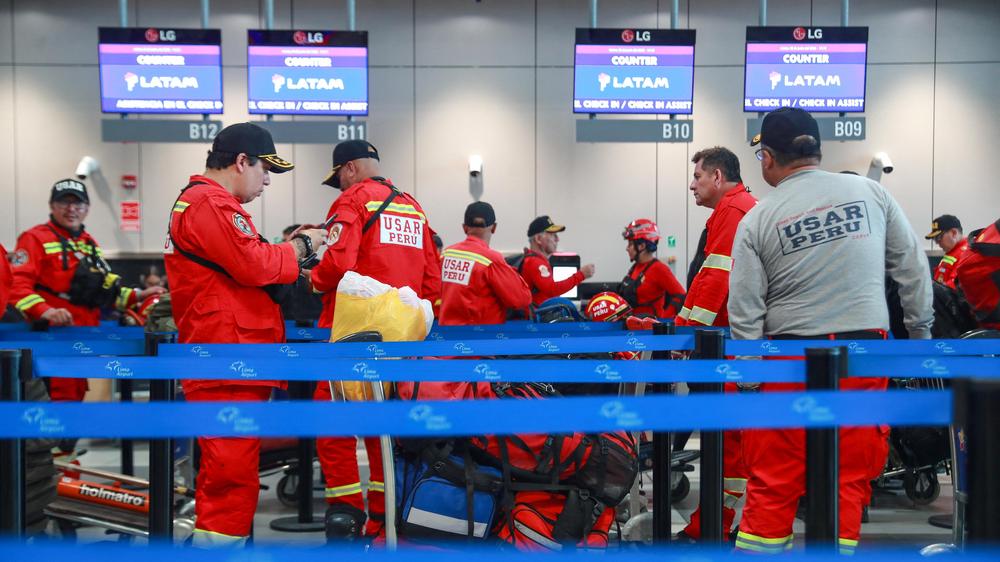 Naturkatastrophe: Das peruanische Feuerwehrkorps hatte bereits nach dem Erdbeben in Venezuela im Juni Hilfe geleistet. In den Andenstaaten kommt es immer wieder zu Erdbeben, weil dort mehrere Erdkrustenplatten aufeinandertreffen.