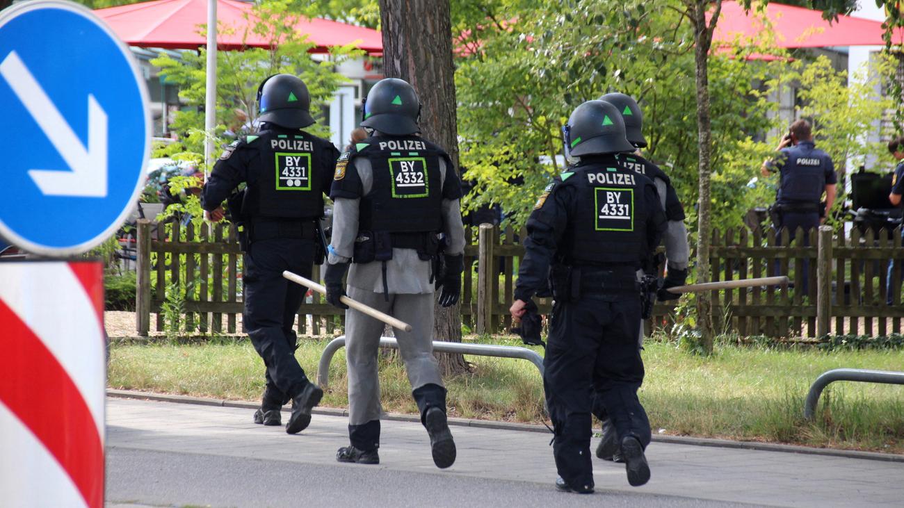 Messerangriff in Regensburg: Mutmaßlicher Täter der tödlichen Messerattacke in Bank festgenommen
