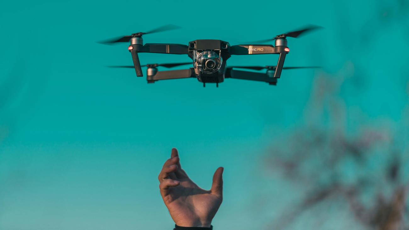 Bavyera'da Casusluk Şüphesi: Savunma Şirketi Üzerinde Drone Uçuran Şüpheli Tutuklandı