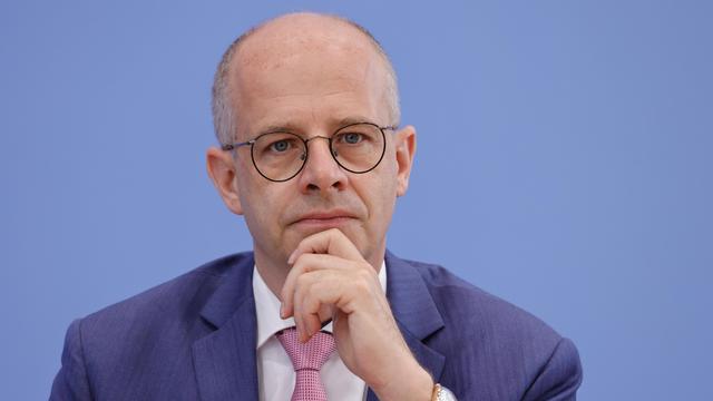Holocaustgedenktag für Sinti und Roma: Beauftragter mahnt zu besserem Schutz für Sinti und Roma