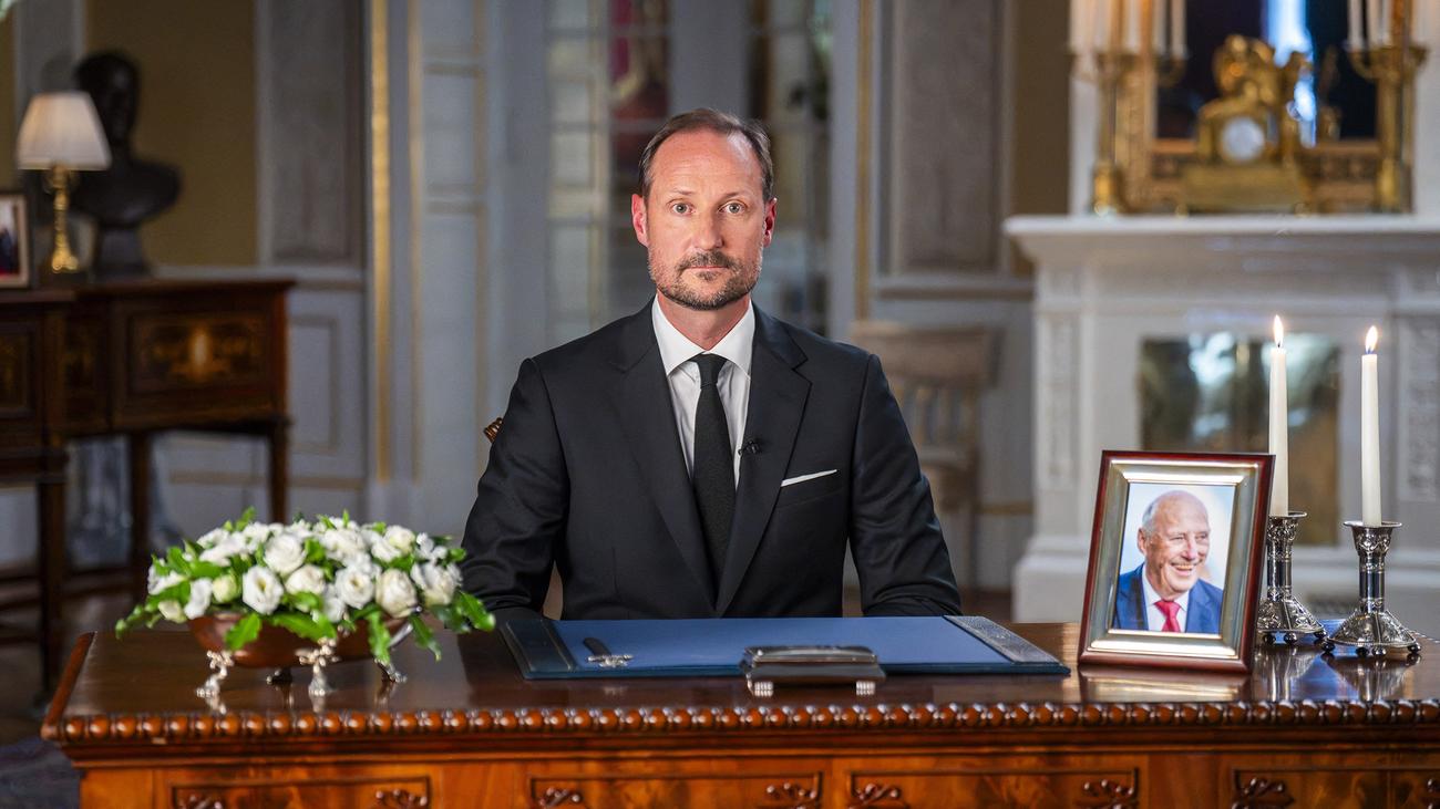 König Haakon VIII.: Haakon VIII. spricht erstmals als König zu den Norwegern