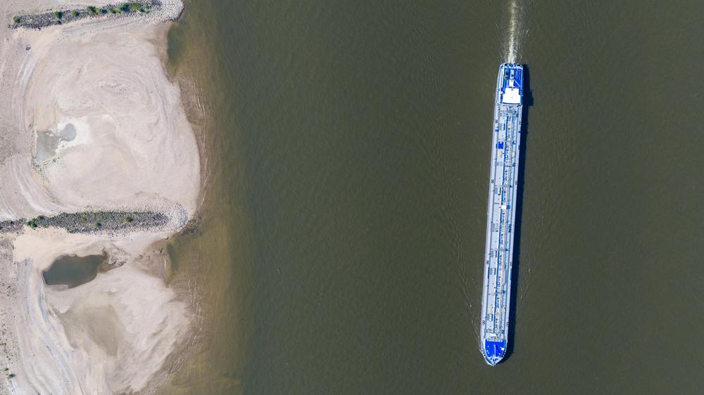 Niedrigwasser Rhein Köln Pegel Kaub Binnenschifffahrt