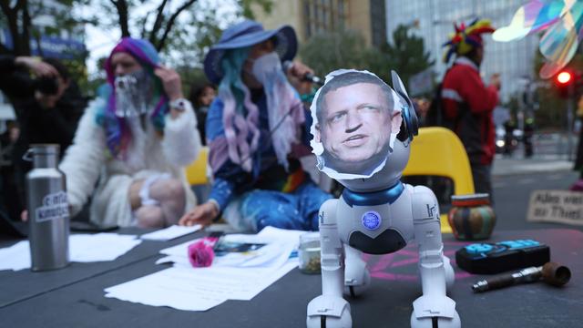 Axel Springer: Hunderte demonstrieren gegen Preisverleihung an Peter Thiel