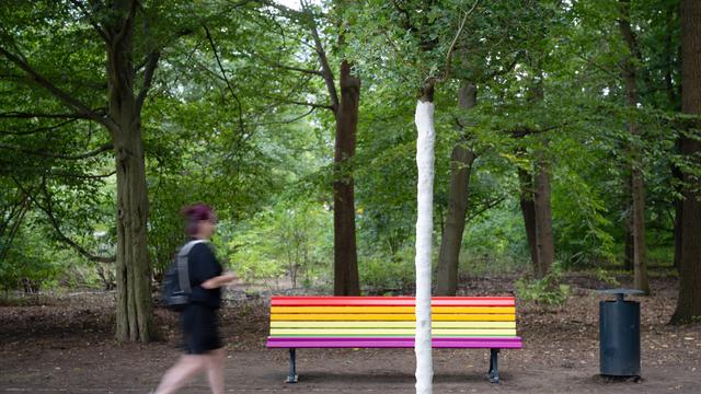 CSD-Anschlag: Baum an CSD-Gedenkstelle im Berliner Tiergarten herausgerissen